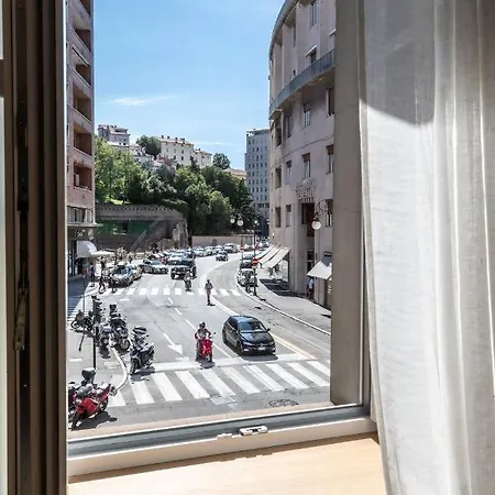 S1 Luxury And Triëst