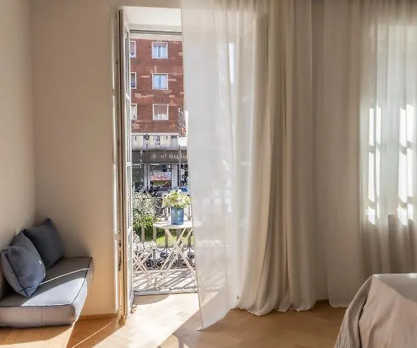 S1 Luxury And * Trieste